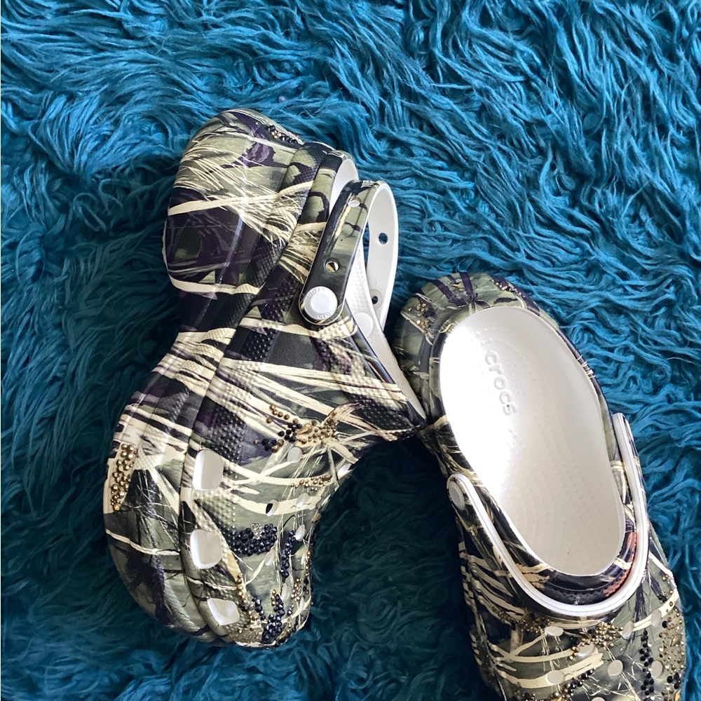 CROCS Camouflage Clogs with Beaded Details - Picture 3 of 9